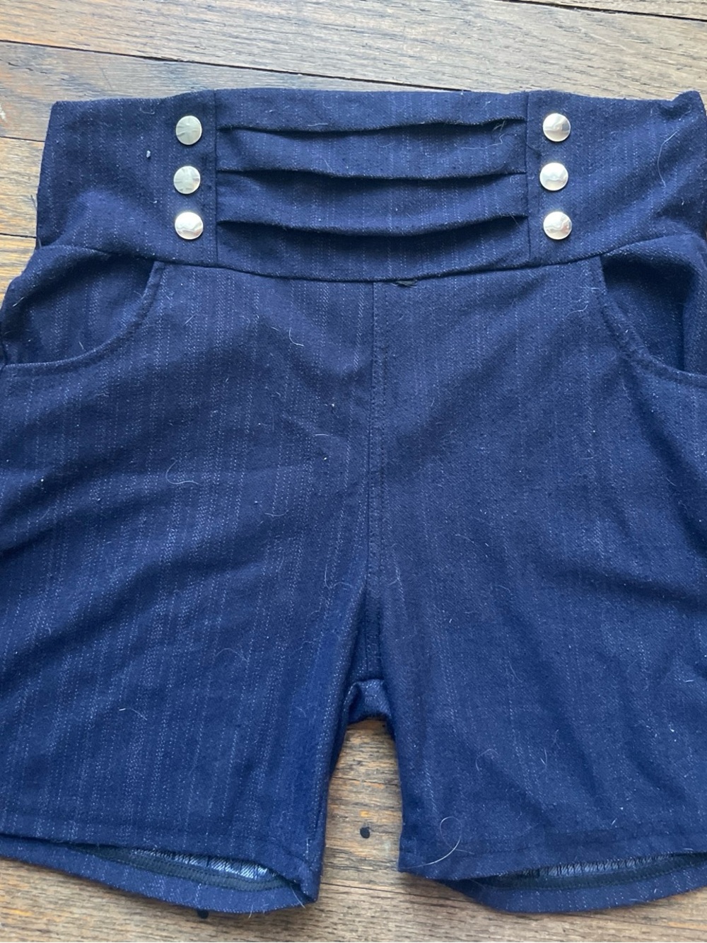 Jegging short elastic band with two fake pockets at front and two real pockets